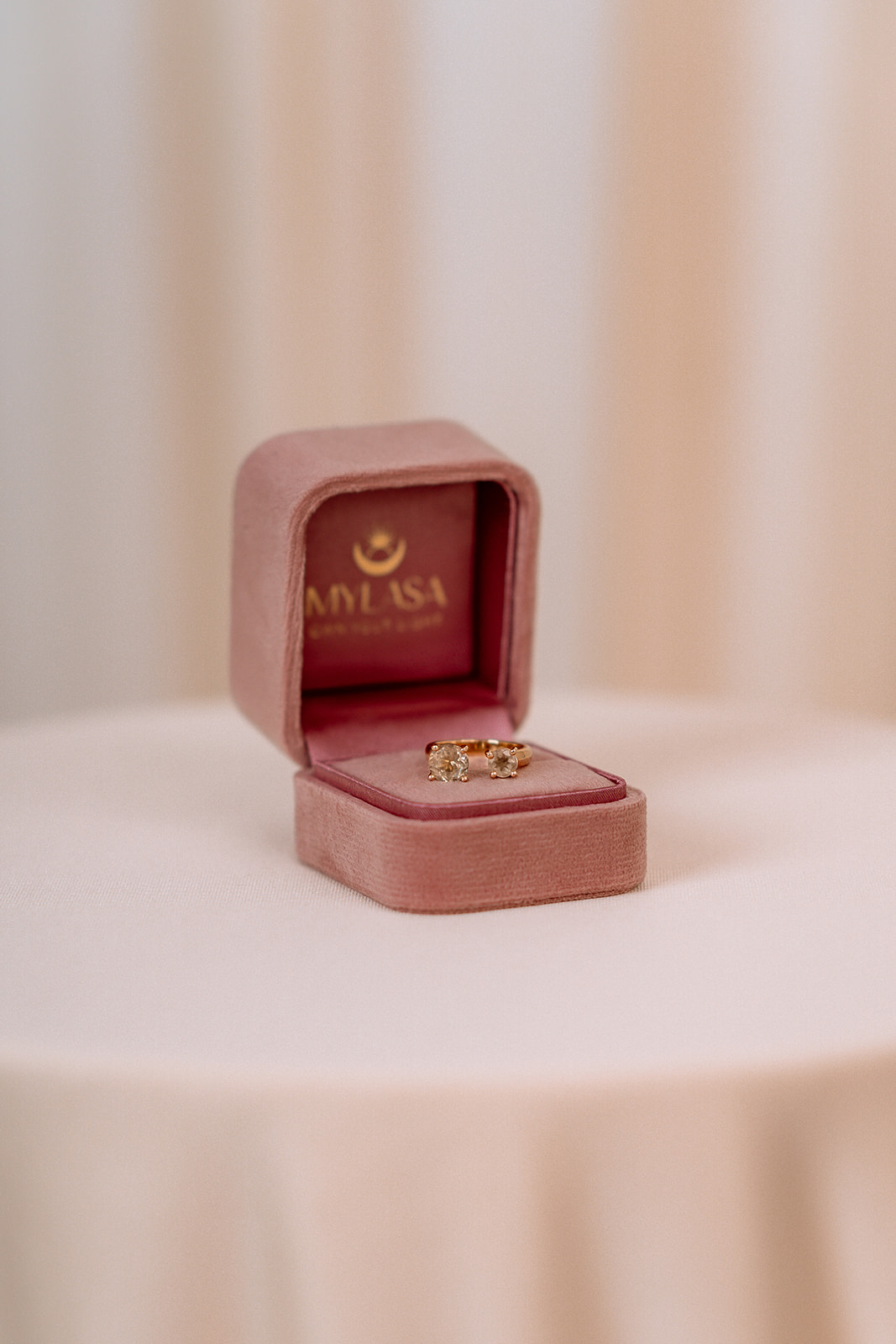 Satellite Ring Ringen in 14K Gold with Zultanite